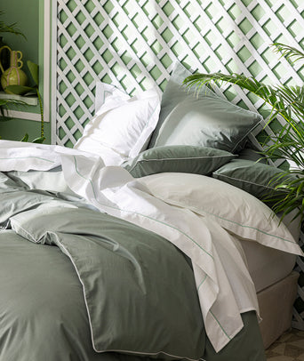 vert-cendré-passepoil-blanc