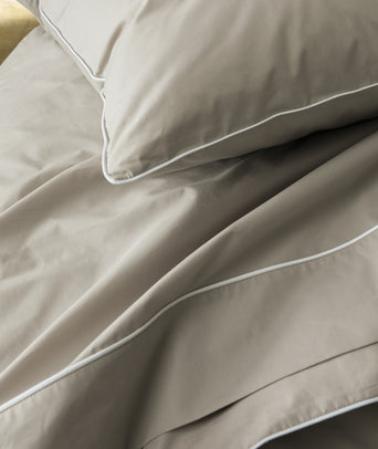 greige-passepoil-blanc