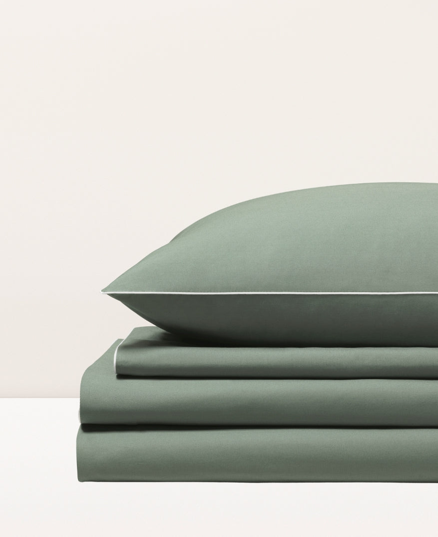 Parure de lit percale passepoil Vert cendré passepoil blanc