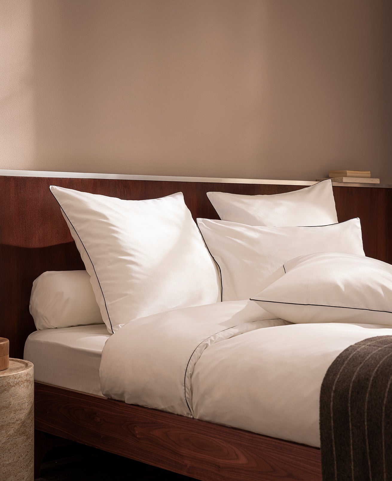 passepoil-noir hover