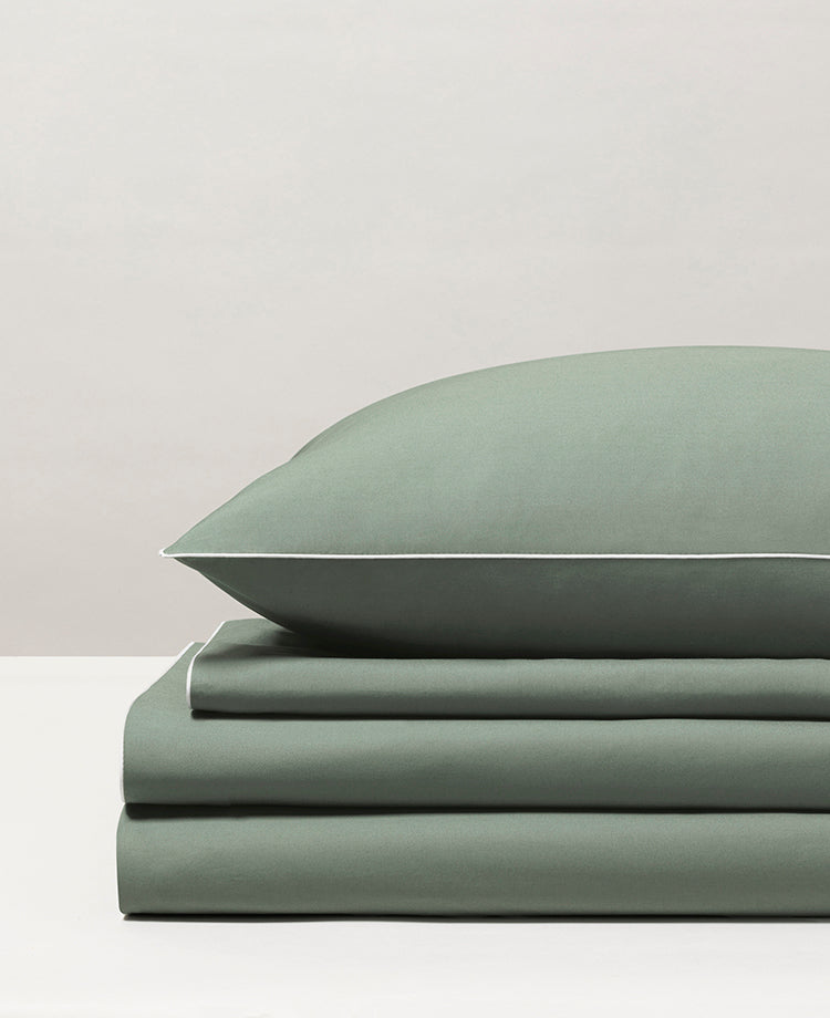 vert-cendré-passepoil-blanc