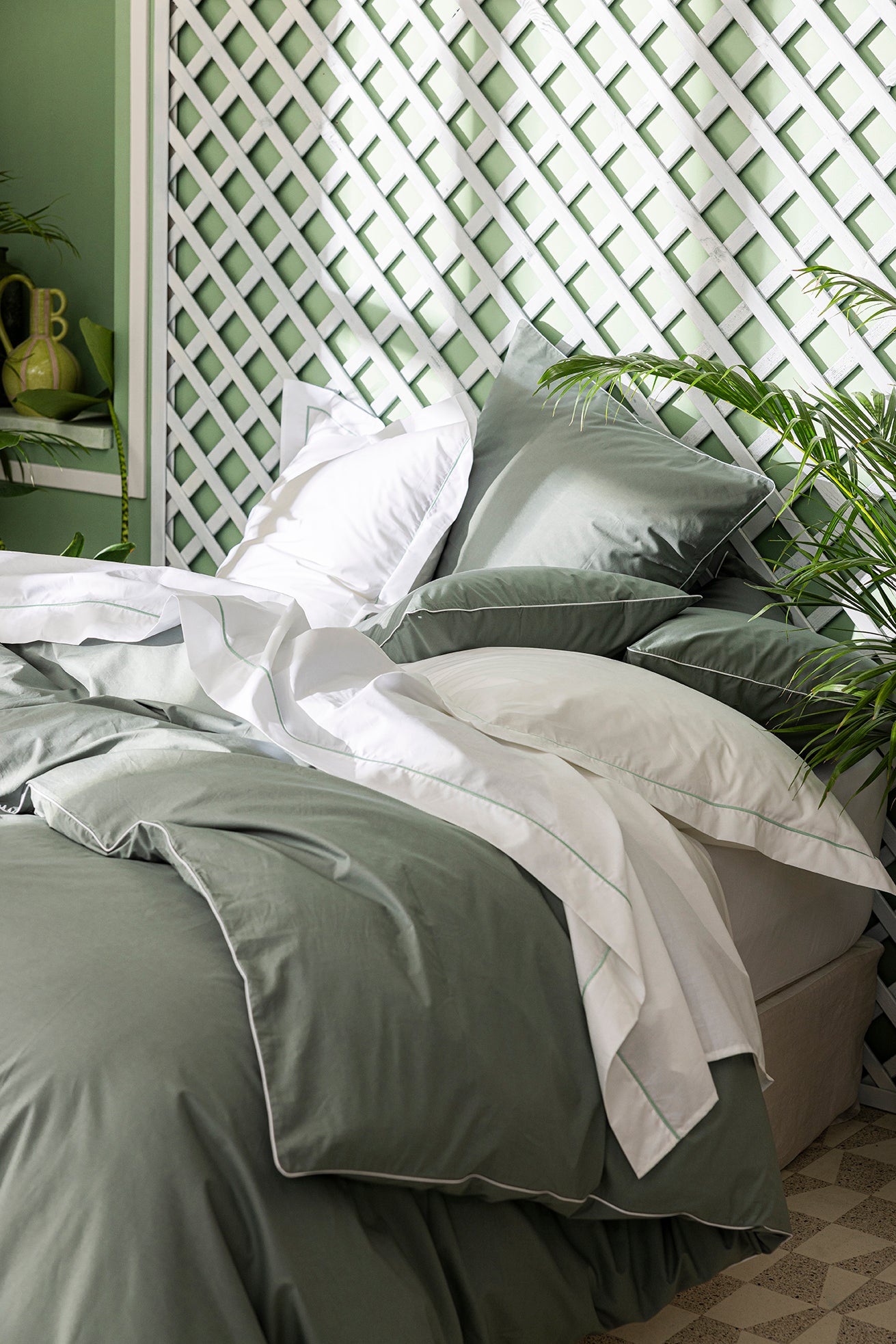 vert-cendré-passepoil-blanc