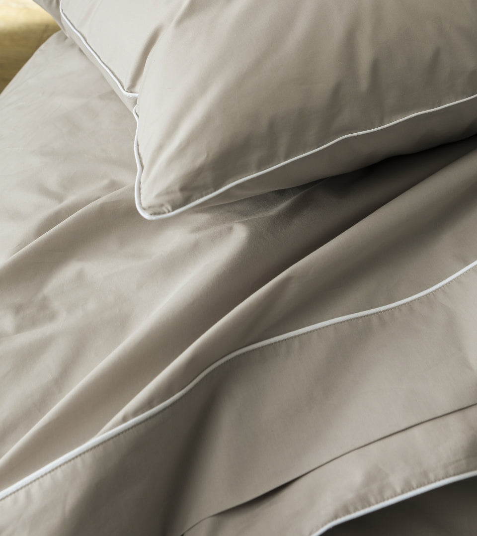 greige-passepoil-blanc