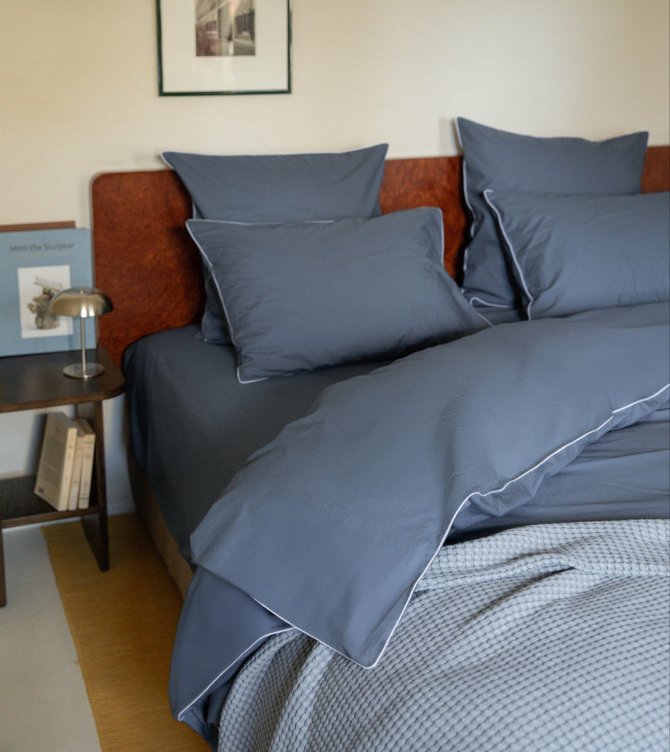 bleu-denim-passepoil-blanc