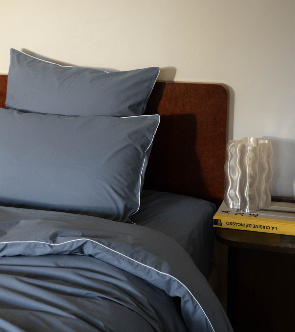 bleu-denim-passepoil-blanc