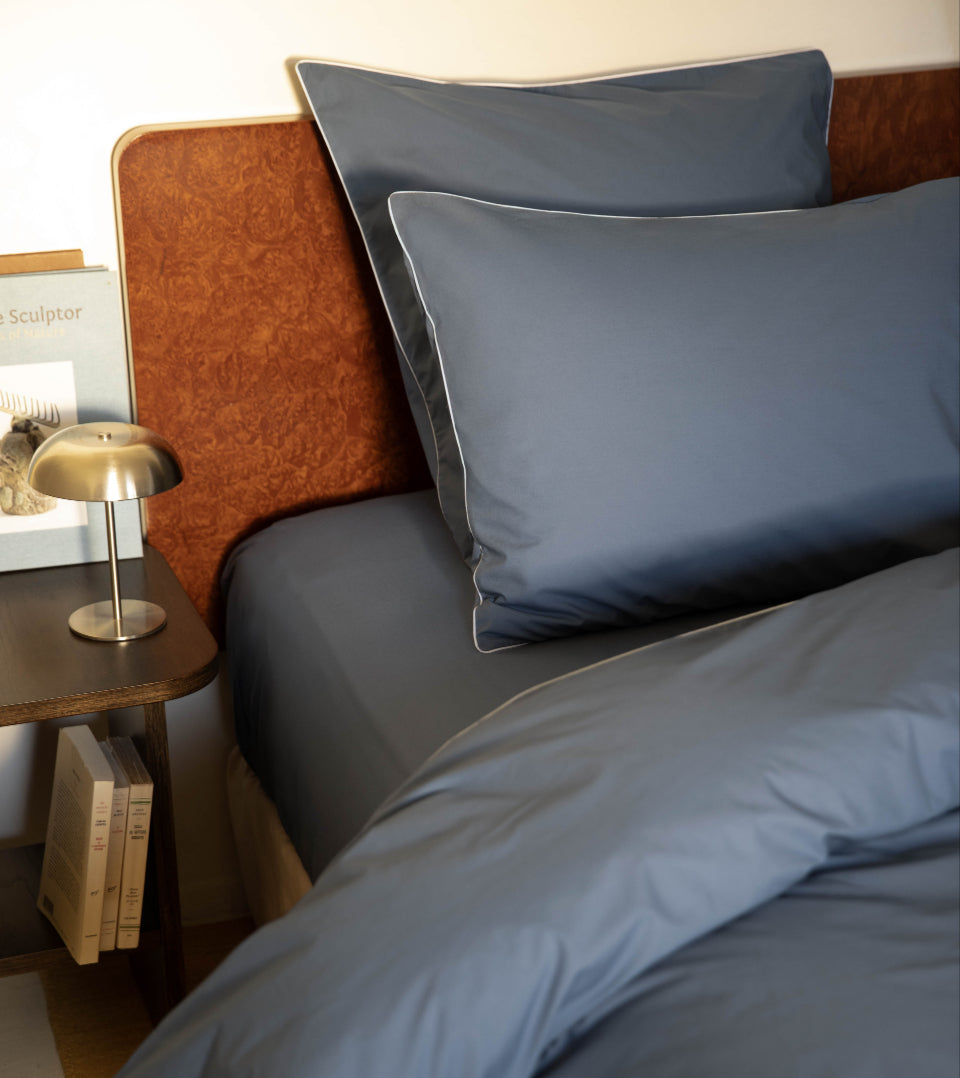 bleu-denim-passepoil-blanc