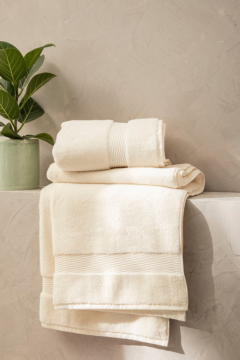 Serviette 50x100 + gant de toilette - Blanc et Couleurs Serviette 50x100 + gant de toilette - Blanc et Couleurs