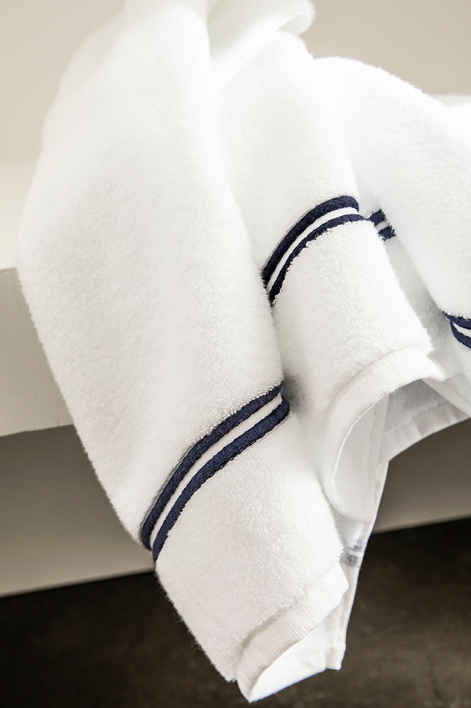 Serviette de toilette bourdon Blanc bleu