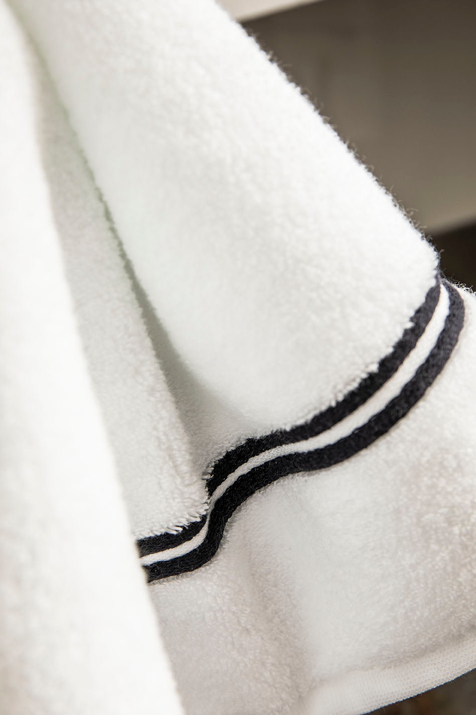 Serviette de toilette bourdon Blanc noir